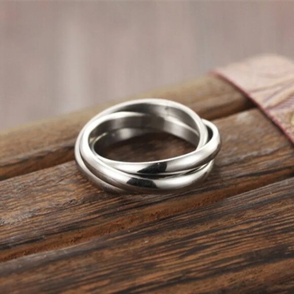 3/$35 Minimalist Silver Interlocking Band Ring Classic Stackable Jewelry Women - Picture 6 of 6